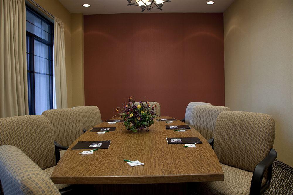Holiday Inn Hotel & Suites Owatonna Съоръжения снимка