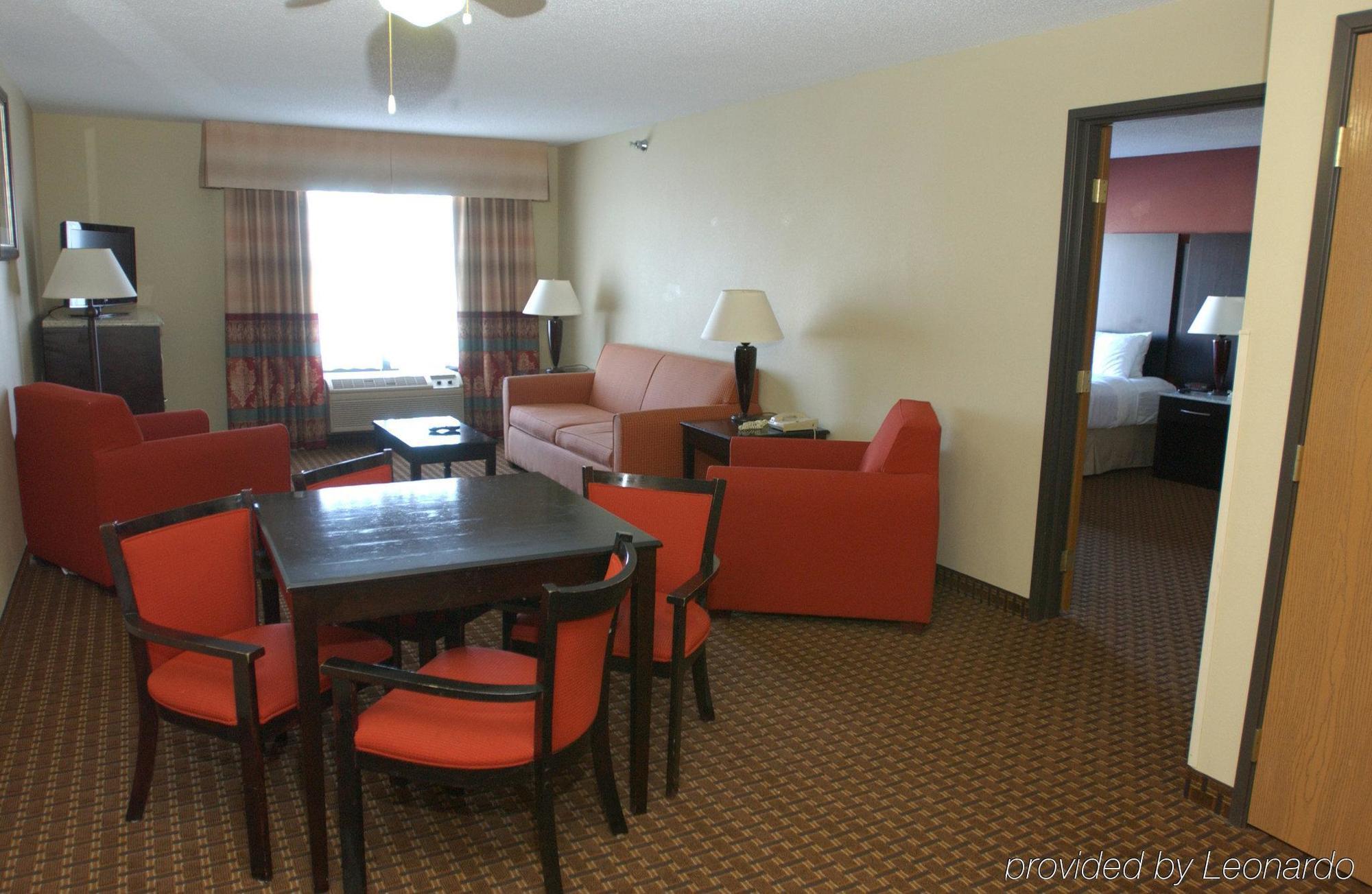 Holiday Inn Hotel & Suites Owatonna Екстериор снимка