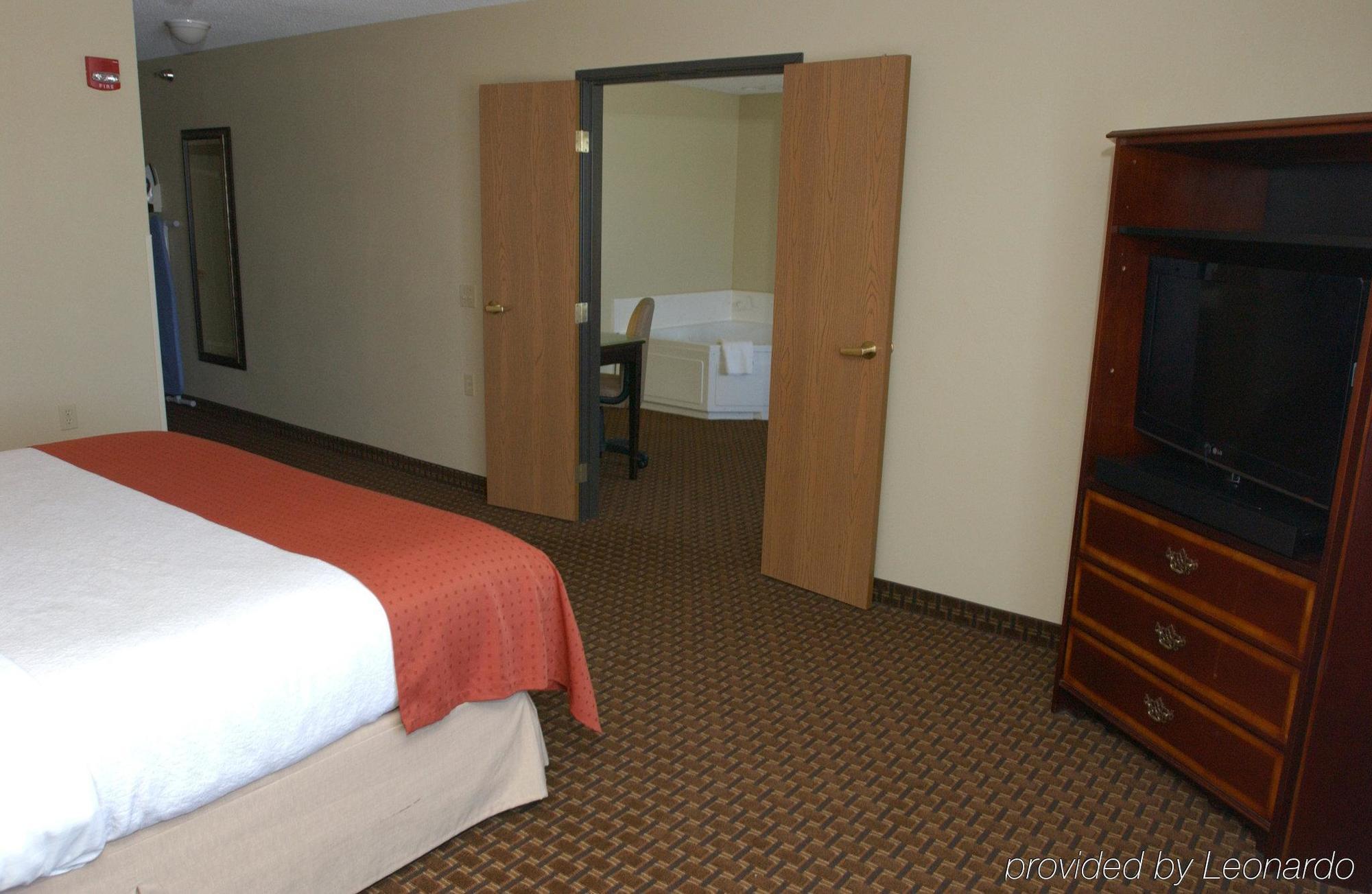 Holiday Inn Hotel & Suites Owatonna Екстериор снимка