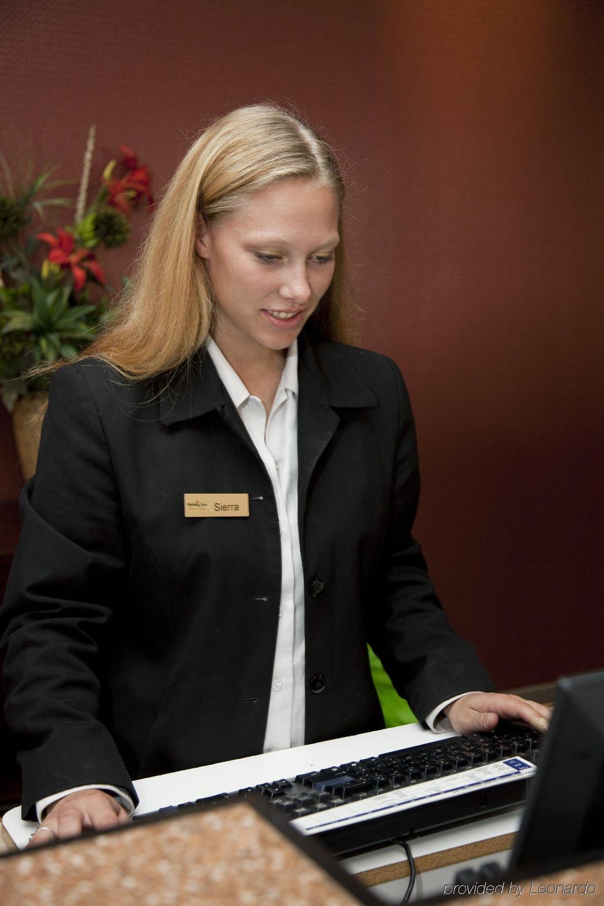 Holiday Inn Hotel & Suites Owatonna Екстериор снимка