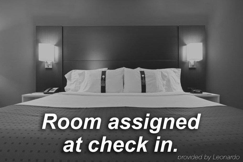Holiday Inn Hotel & Suites Owatonna Екстериор снимка