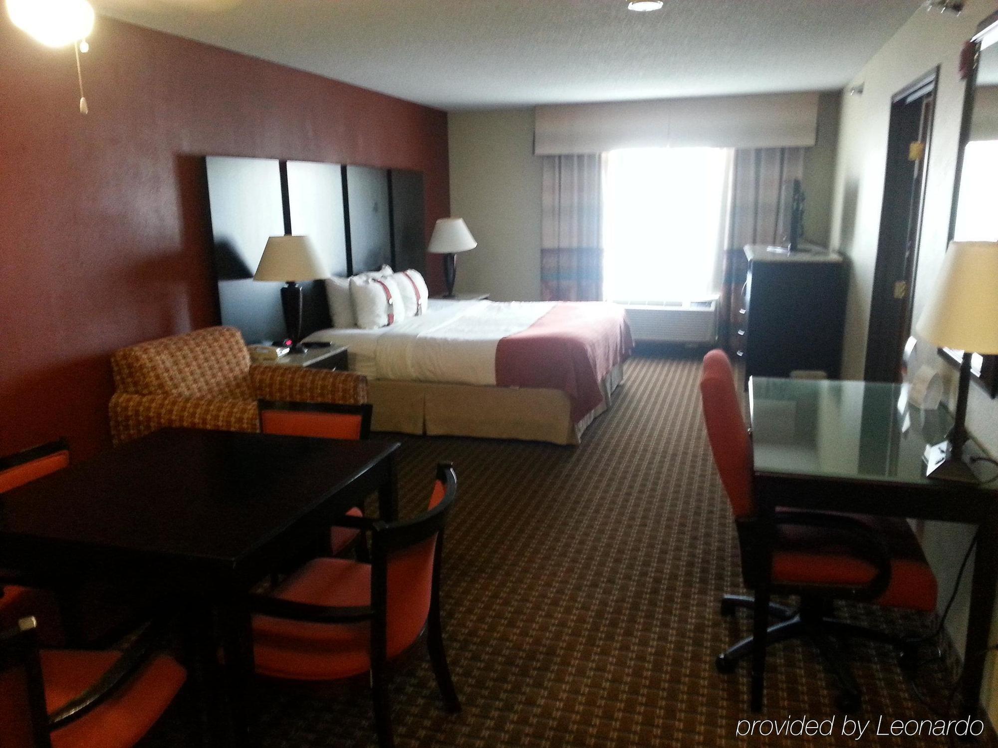 Holiday Inn Hotel & Suites Owatonna Екстериор снимка