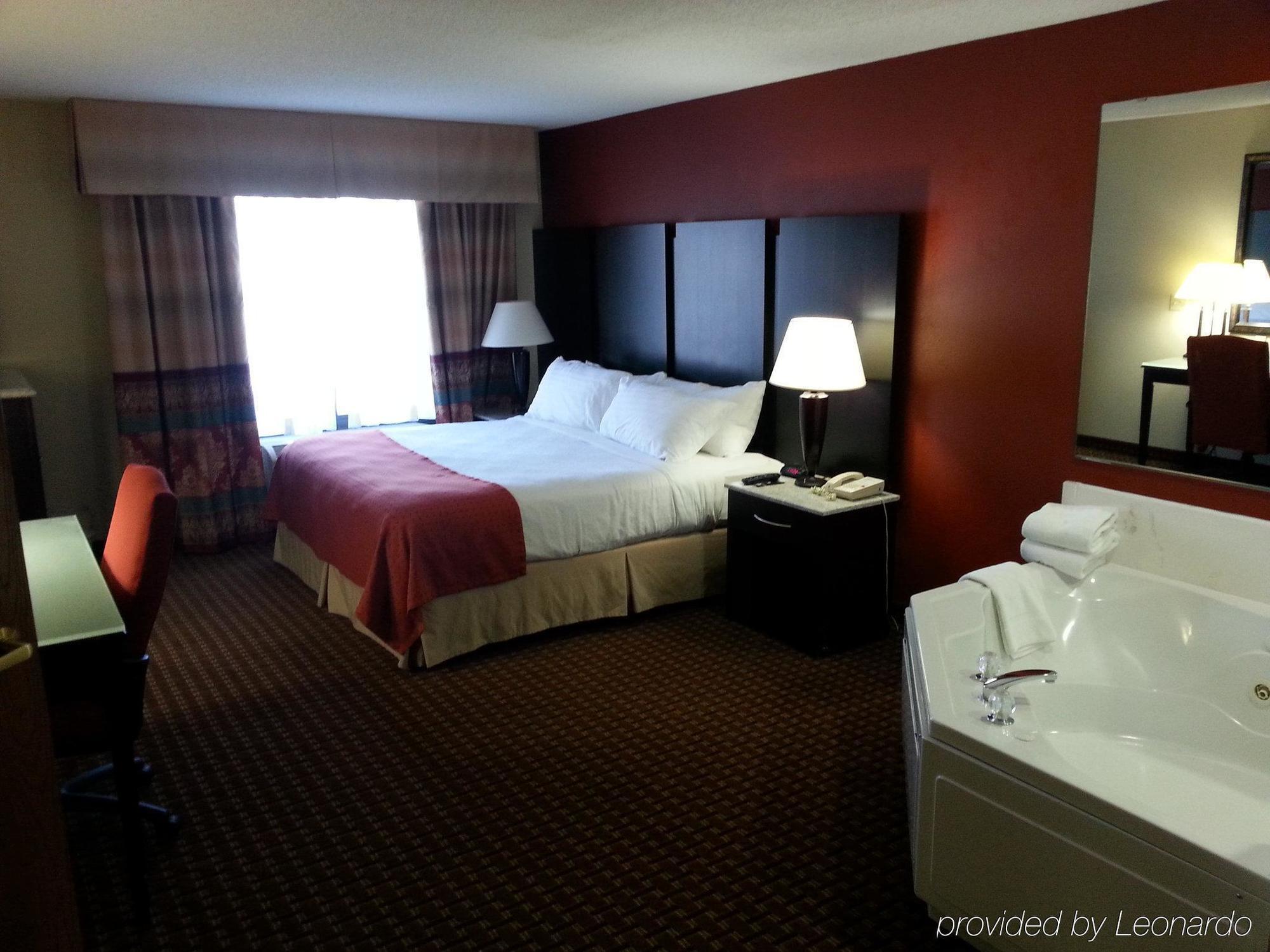 Holiday Inn Hotel & Suites Owatonna Екстериор снимка