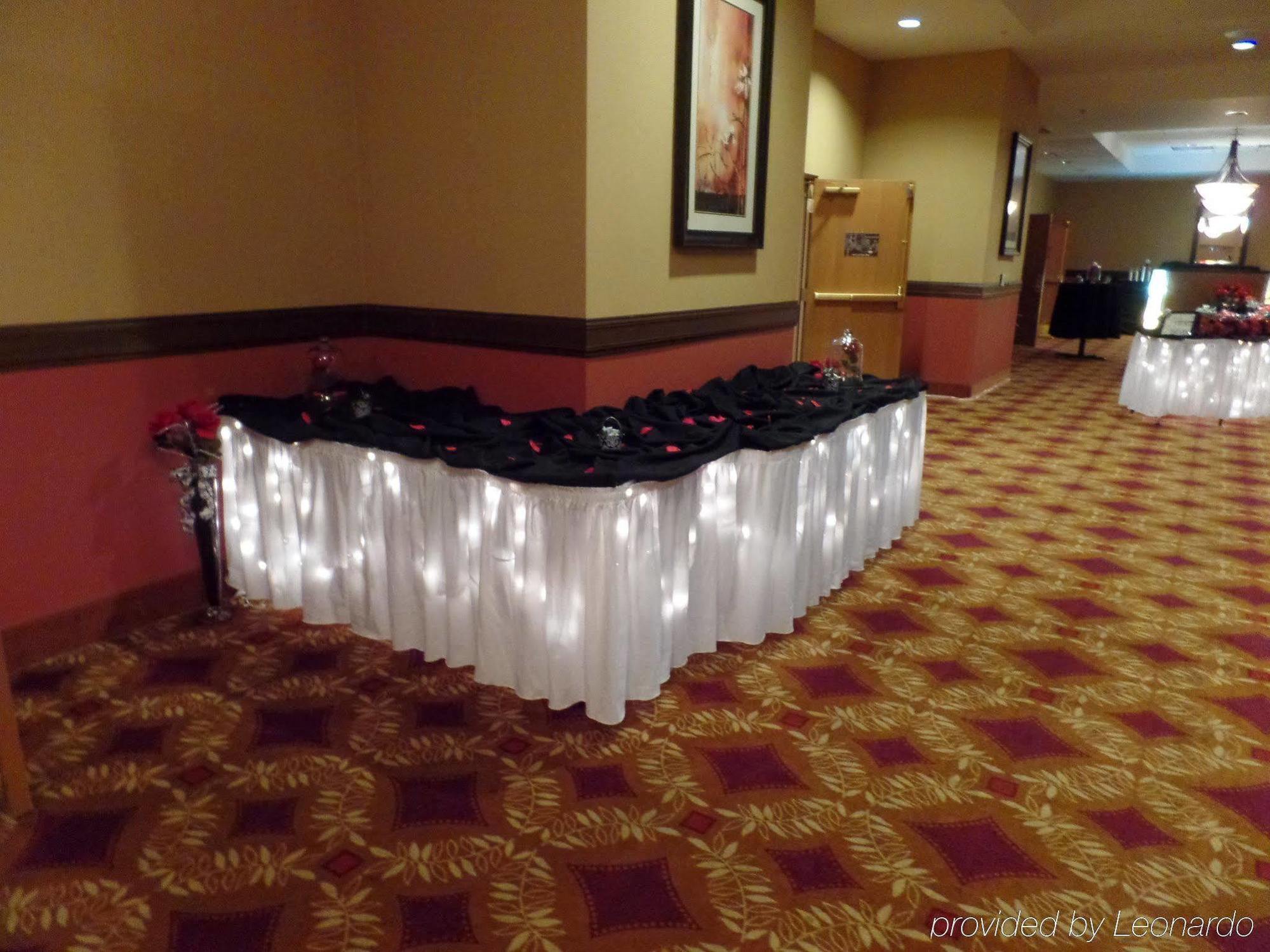 Holiday Inn Hotel & Suites Owatonna Екстериор снимка