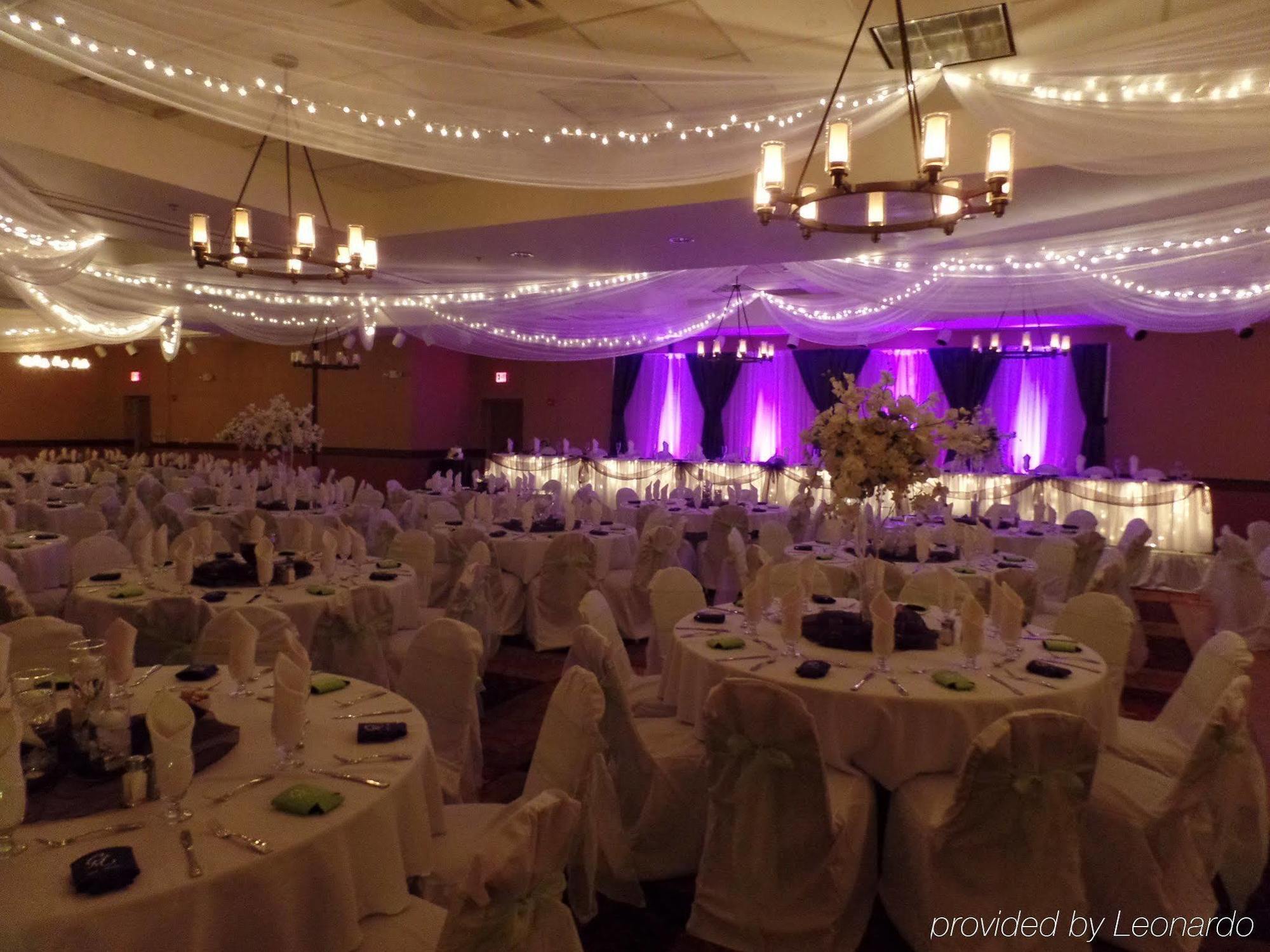 Holiday Inn Hotel & Suites Owatonna Екстериор снимка