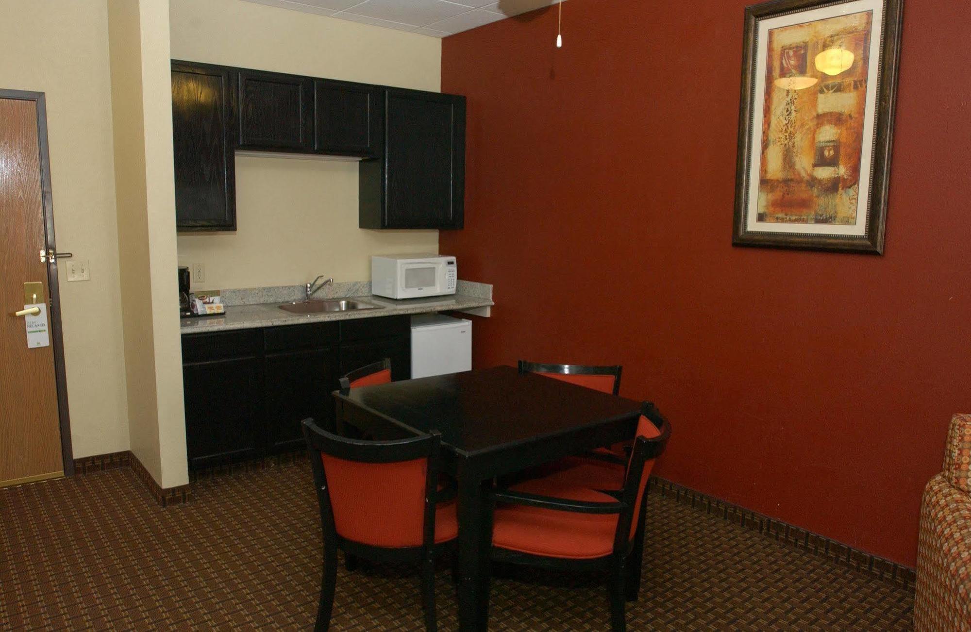 Holiday Inn Hotel & Suites Owatonna Екстериор снимка
