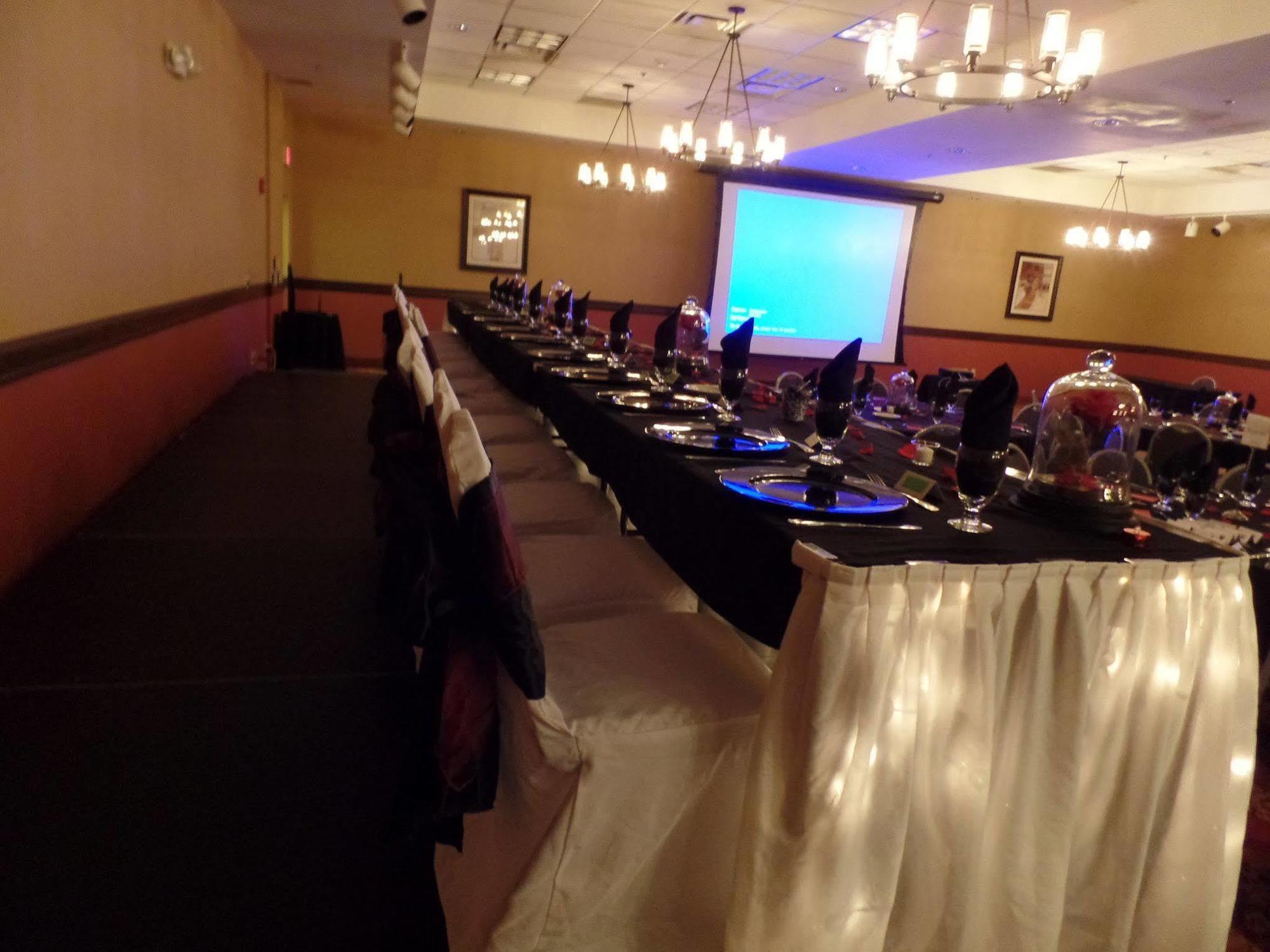Holiday Inn Hotel & Suites Owatonna Екстериор снимка