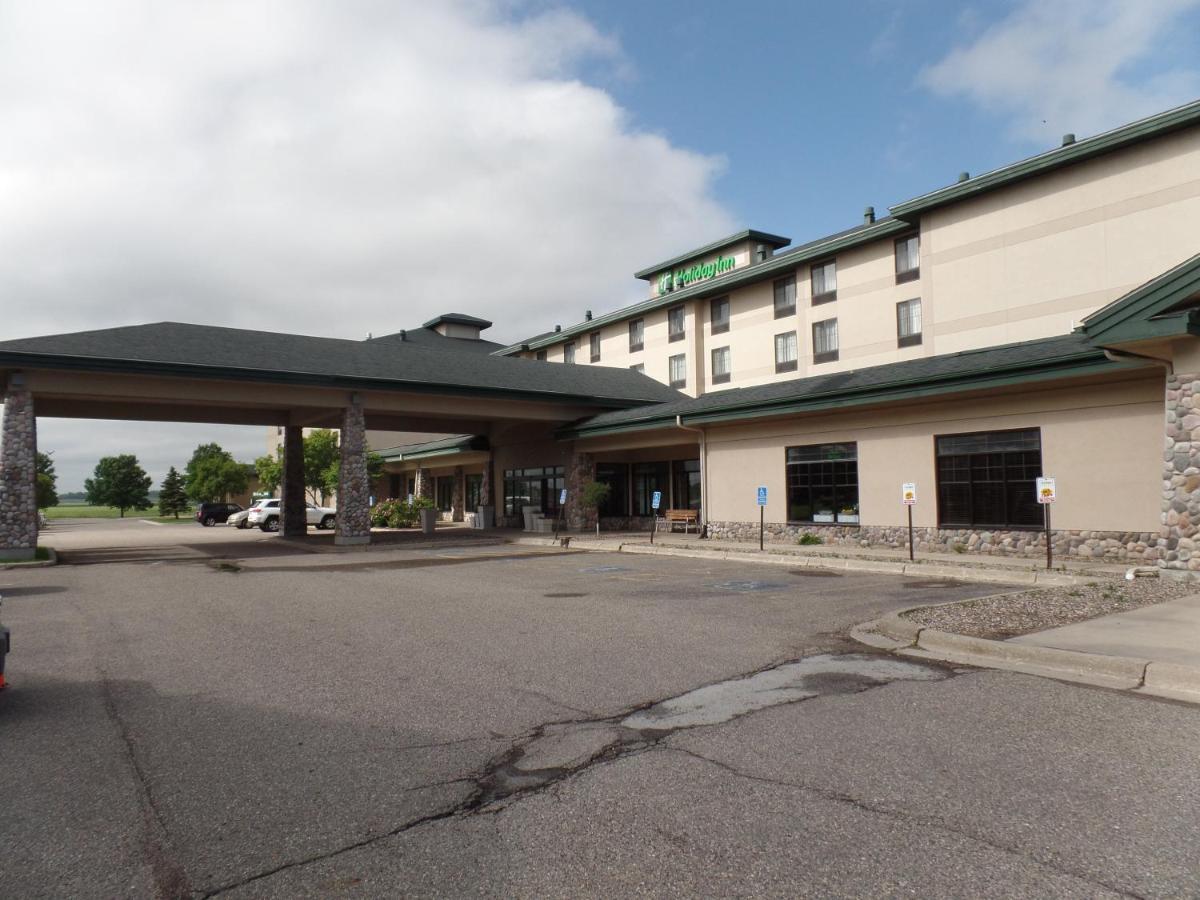 Holiday Inn Hotel & Suites Owatonna Екстериор снимка