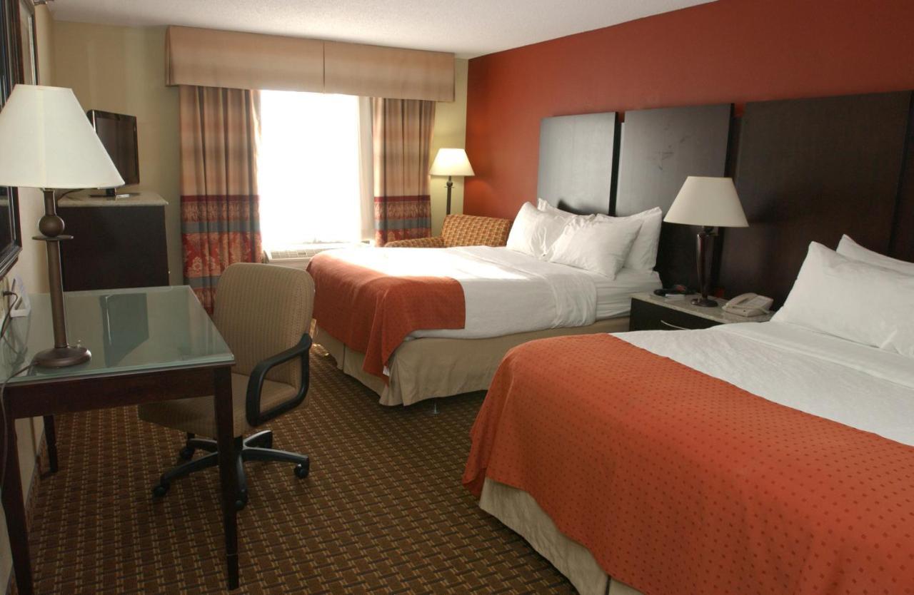 Holiday Inn Hotel & Suites Owatonna Екстериор снимка