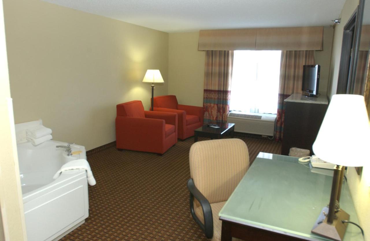 Holiday Inn Hotel & Suites Owatonna Екстериор снимка