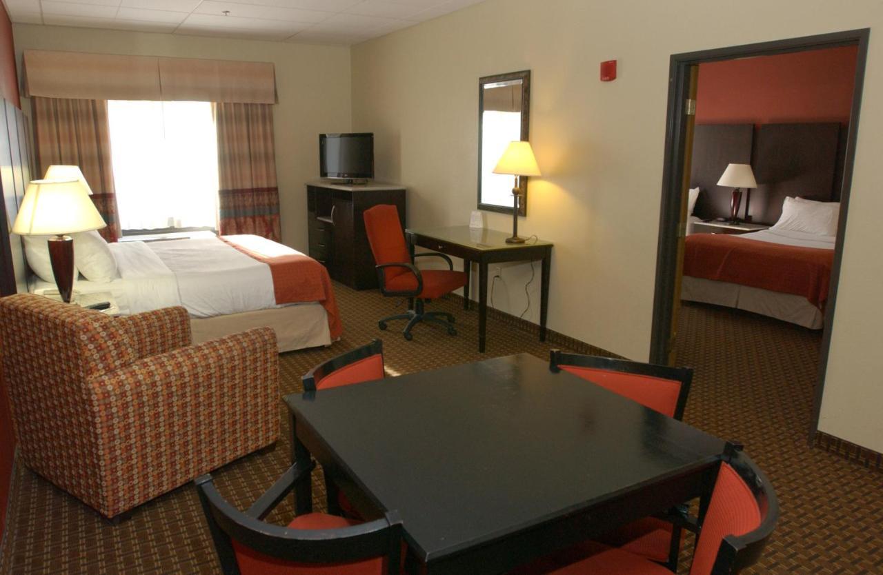 Holiday Inn Hotel & Suites Owatonna Екстериор снимка