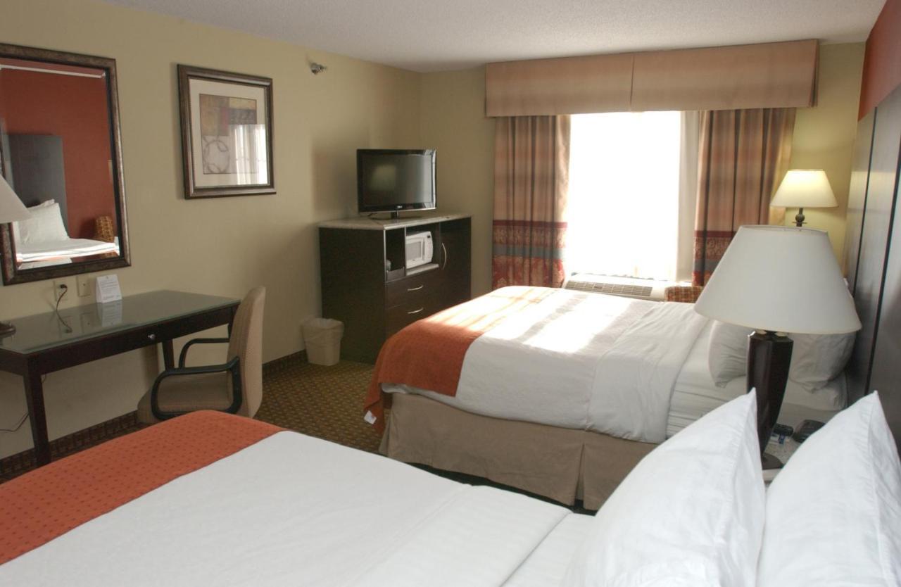 Holiday Inn Hotel & Suites Owatonna Стая снимка