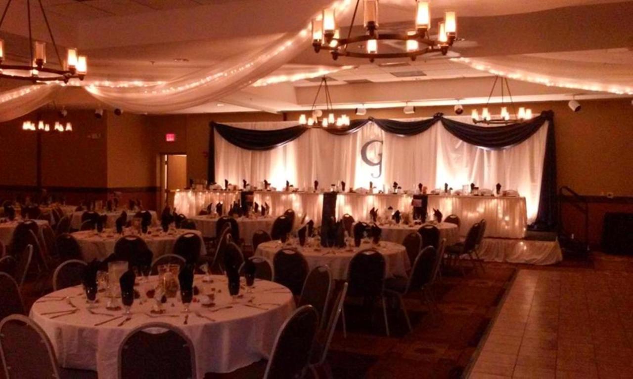 Holiday Inn Hotel & Suites Owatonna Екстериор снимка